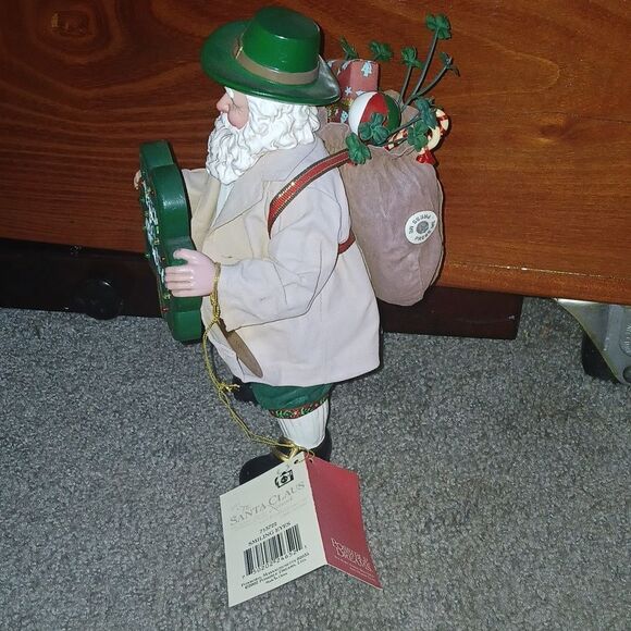 Possible Dreams Clothtique Vintage Irish Santa Smiling Eyes Musical & Lights - Picture 3 of 8